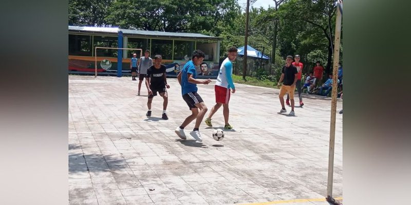 Realizan segunda entrega de Útiles Deportivo a Estudiantes Técnicos de Juigalpa