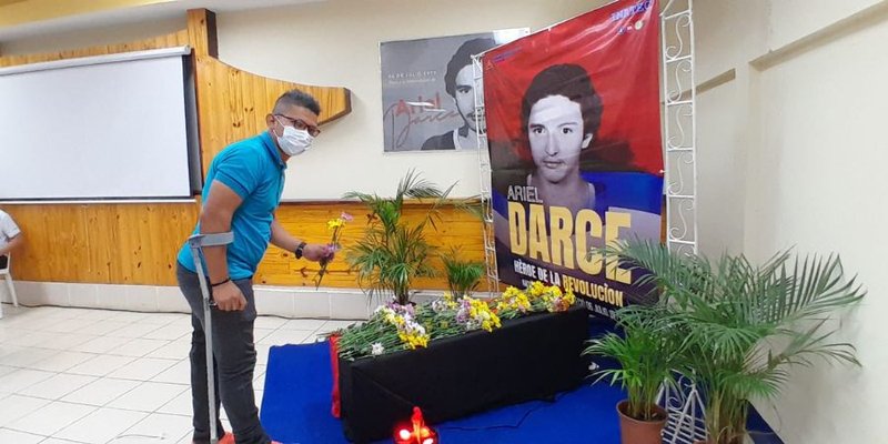 Estudiantes Técnicos conmemoran la vida y legado del héroe revolucionario Ariel Darce