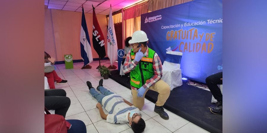 Egresados del Centro Tecnológico Comandante Hugo Chávez comparten experiencias a protagonistas de nuevo ingreso