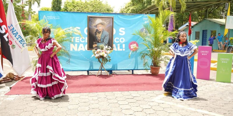 Más de 60 mil estudiantes rinden homenaje a Sandino en el 131 natalicio