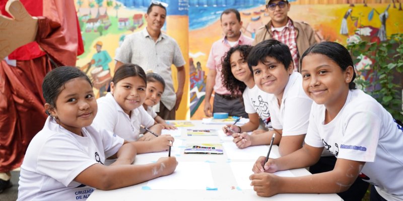 Tecnológicos de Nicaragua conmemoran legado de Benjamín Linder con jornada nacional de arte, innovación y deporte