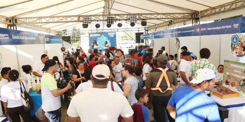 Capitalinos visitan el Mega Circuito #SoyTecNicaragua