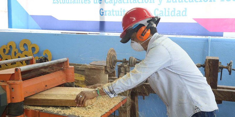 Fabricar productos de madera, una opción para las personas creativas