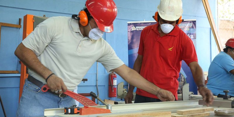 Fabricar productos de madera, una opción para las personas creativas