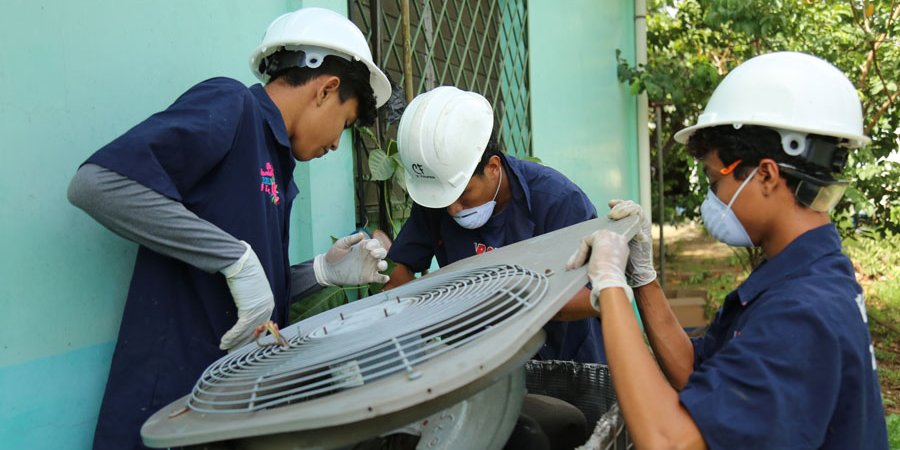 Aprendizaje técnico con labor para la población