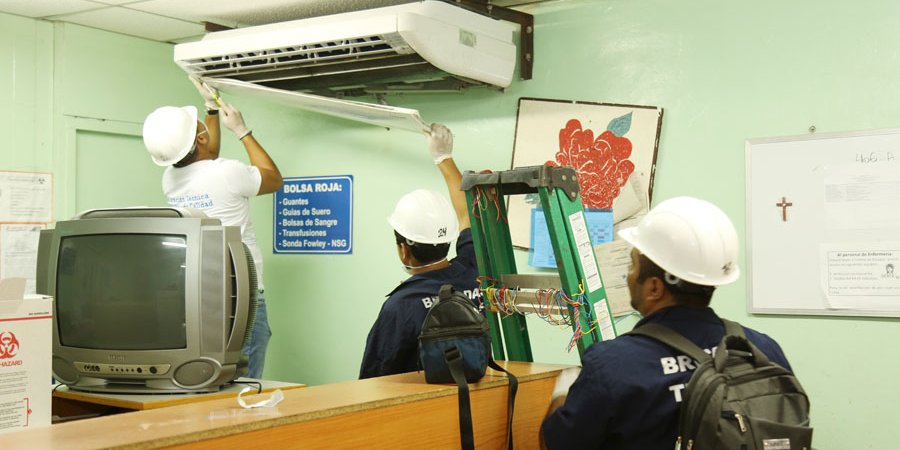 Aprendizaje técnico con labor para la población