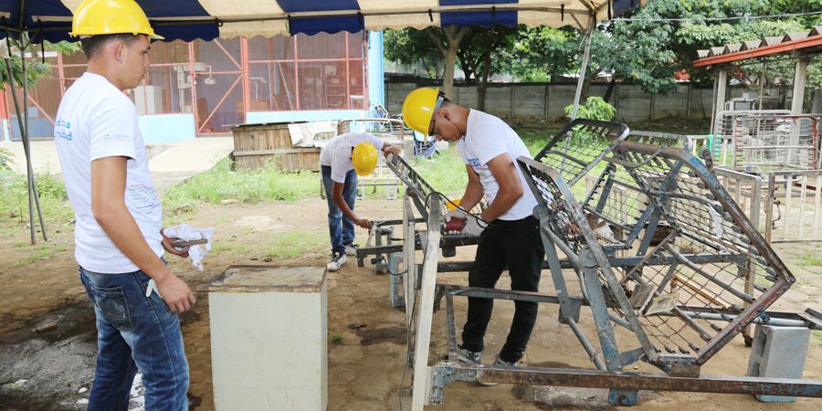 Aprendizaje técnico con labor para la población