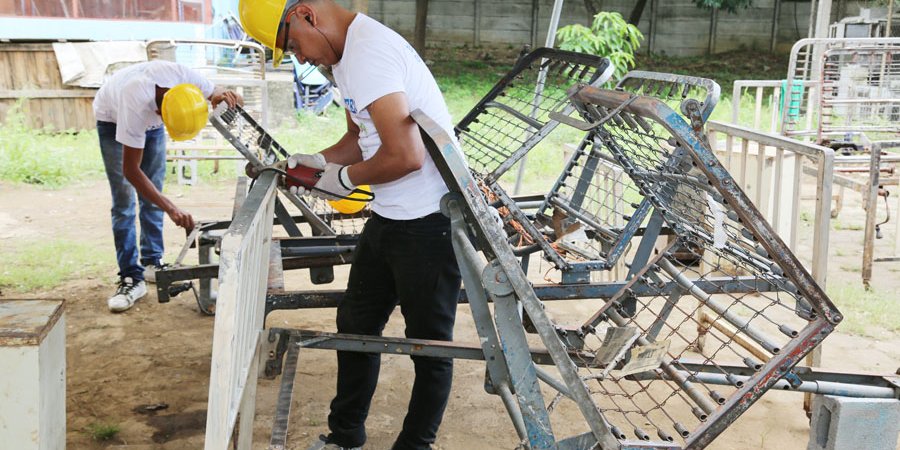 Aprendizaje técnico con labor para la población