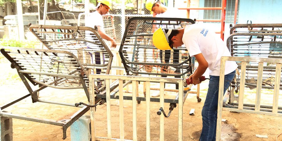 Aprendizaje técnico con labor para la población