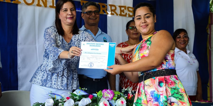 Nuevos egresados de la Escuela Municipal de Oficio en Ticuantepe