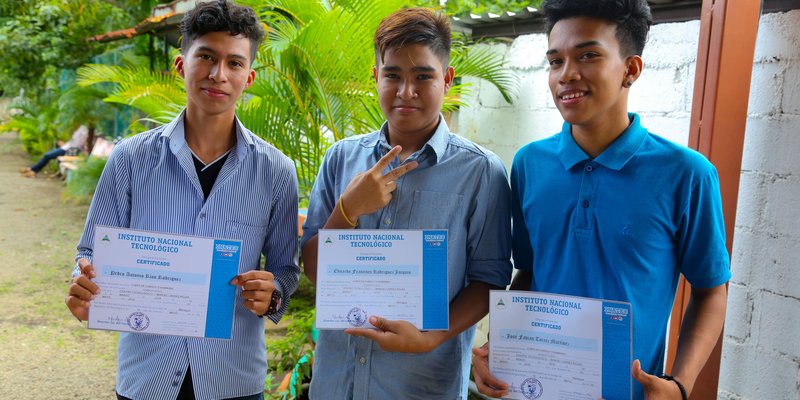 Nuevos egresados de la Escuela Municipal de Oficio en Ticuantepe