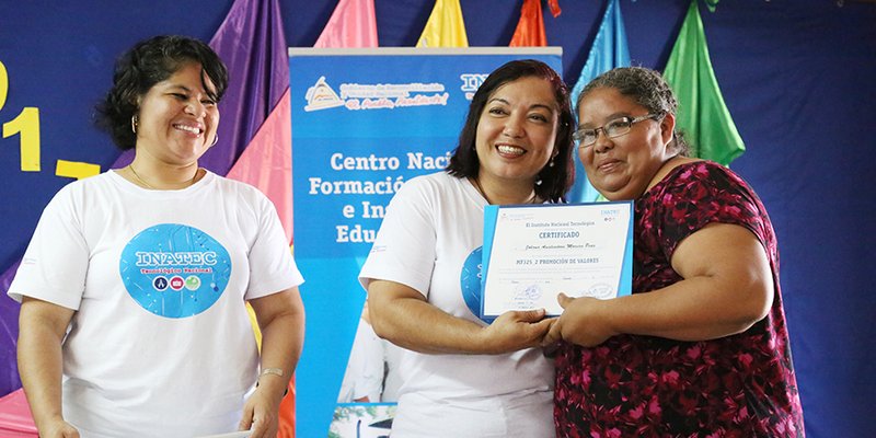 Docentes se certifican en de Módulo de Tutoría Virtual