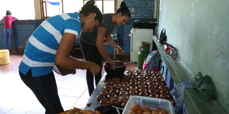 TECNacional - Protagonistas de la comunidad El Incendio realizan feria en saludo a las fiestas patrias