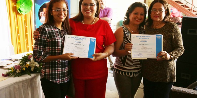 Entrega Certificado Escuelas de Oficio León