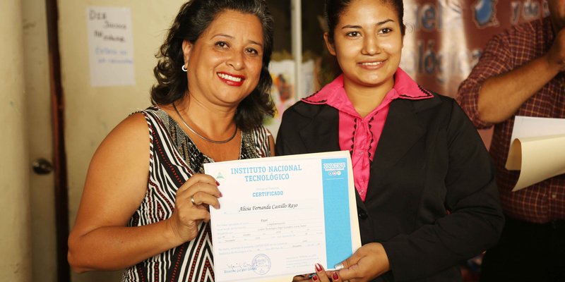 Entrega Certificado Escuelas de Oficio León