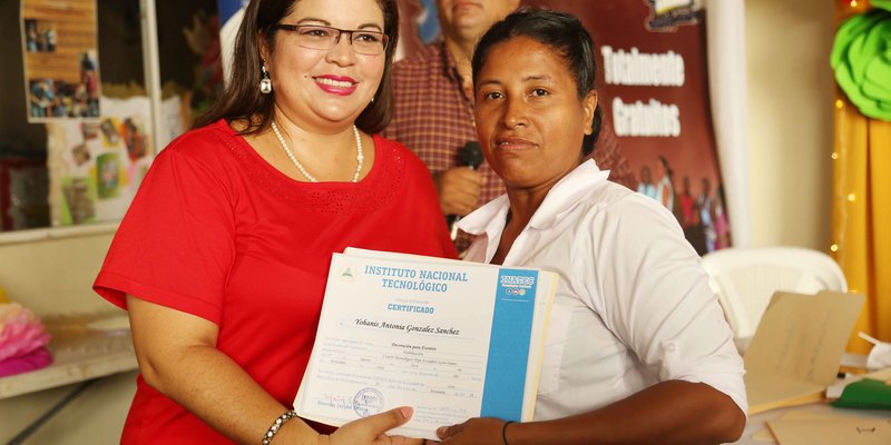 Entrega Certificado Escuelas de Oficio León