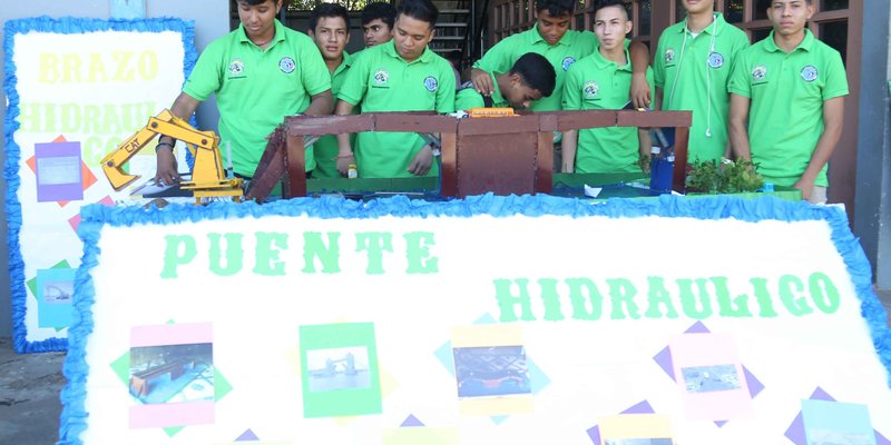 Feria Tecnológica Vocacional