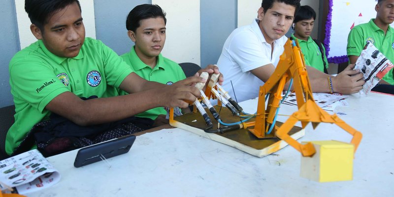 Feria Tecnológica Vocacional