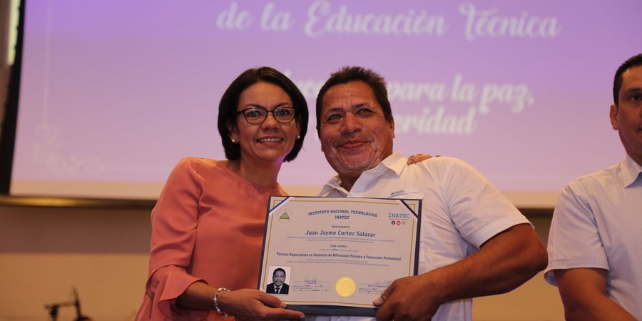 Primera Graduación de Docentes de la Educación Técnica