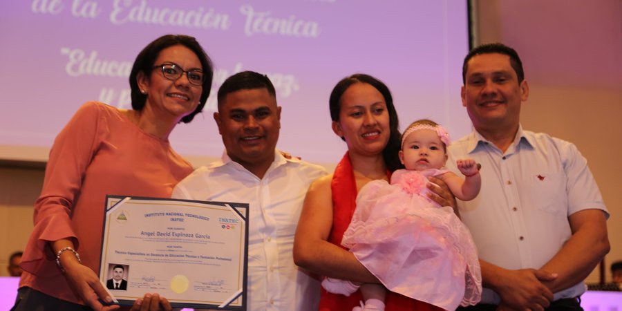 Primera Graduación de Docentes de la Educación Técnica