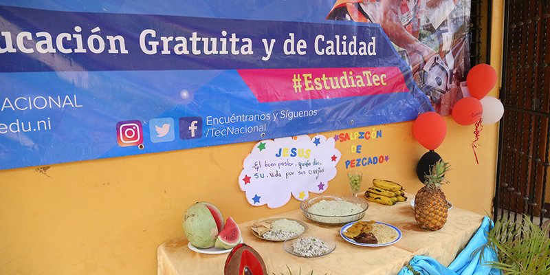 Alumnos realizan feria de cuaresma