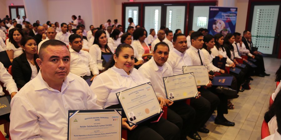 Primera Graduación de Docentes de la Educación Técnica