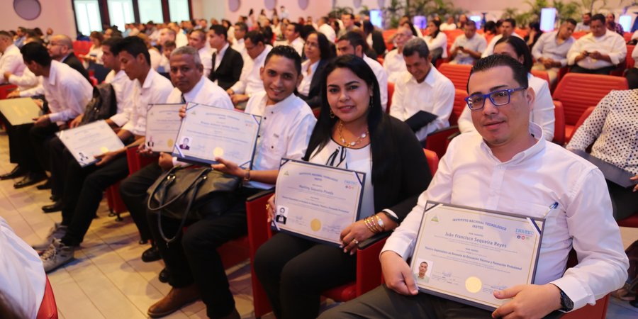 Primera Graduación de Docentes de la Educación Técnica