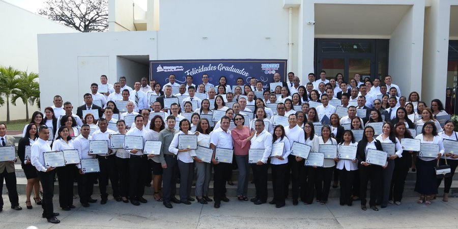 Primera Graduación de Docentes de la Educación Técnica