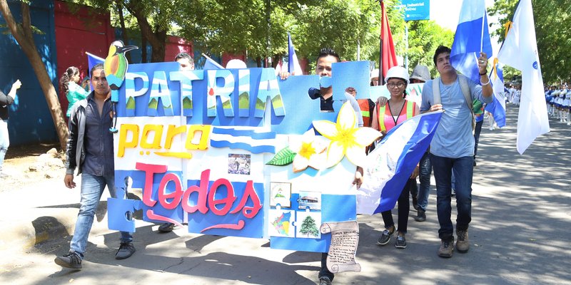 Estudiantes Técnicos saludan las fiestas patrias