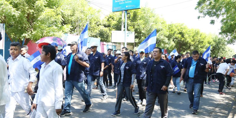 Estudiantes Técnicos saludan las fiestas patrias