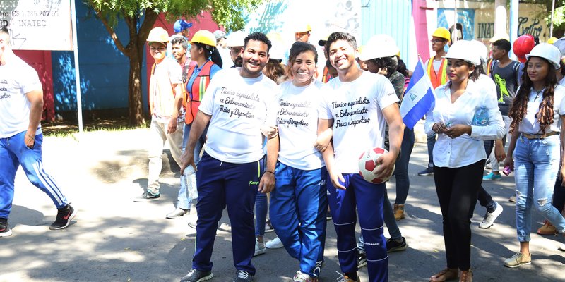 Estudiantes Técnicos saludan las fiestas patrias