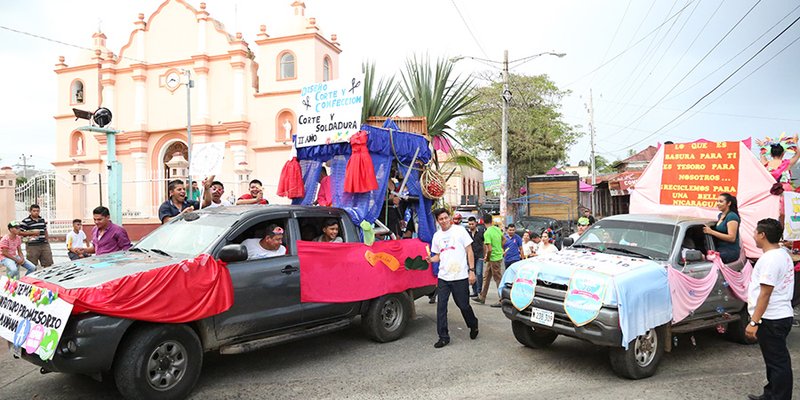 Caravana recorre calles de la ciudad de “Dos Pisos”