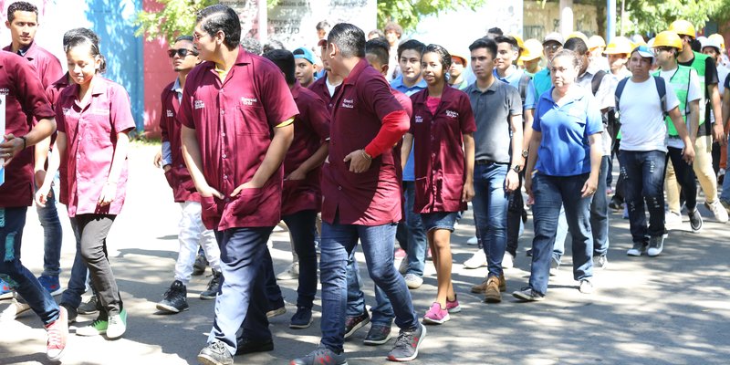 Estudiantes Técnicos saludan las fiestas patrias