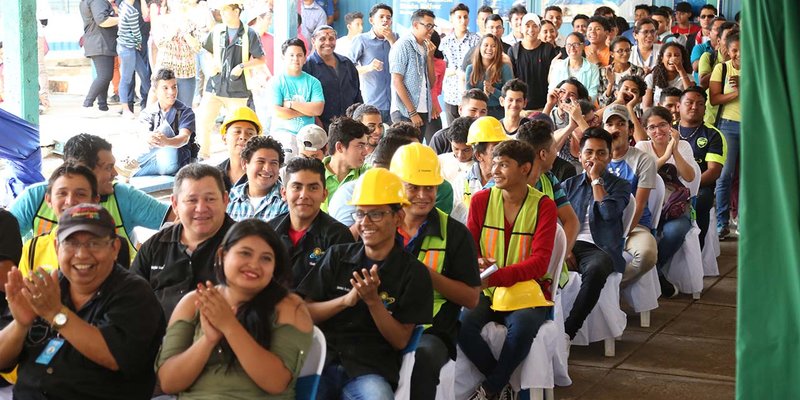 Estudiantes técnicos celebran Día Internacional del Libro