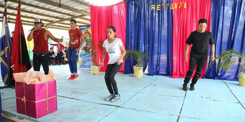 Estudiantes técnicos celebran Día Internacional del Libro