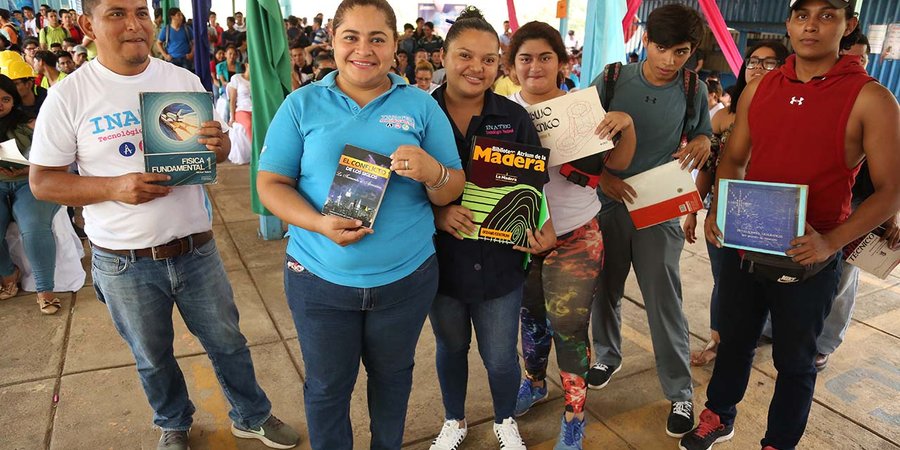 Estudiantes técnicos celebran Día Internacional del Libro