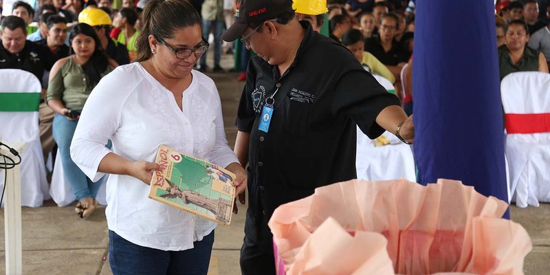 Estudiantes técnicos celebran Día Internacional del Libro