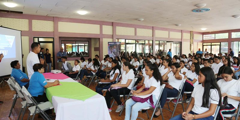 Estudiantes de Secundaria visitan Centro Tecnológico de San Isidro