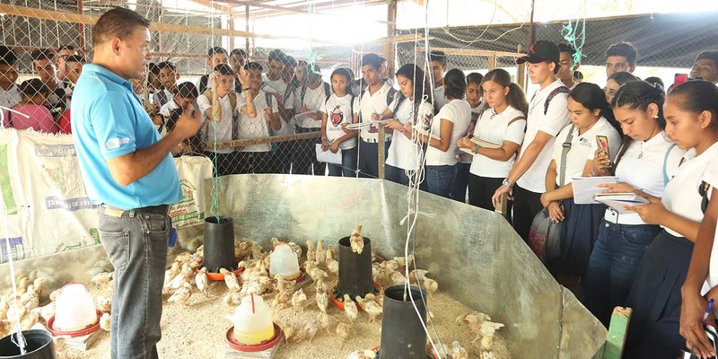 Estudiantes de Secundaria visitan Centro Tecnológico de San Isidro