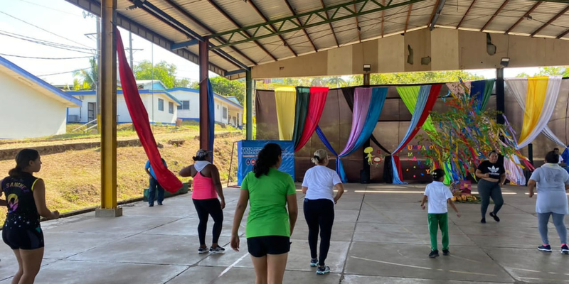 Estudiantes Técnicos de Bluefields se suman a las festividades de Palo de Mayo