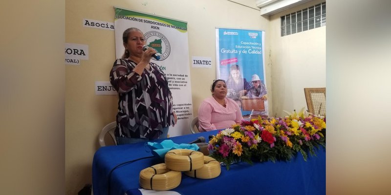 Personas con discapacidad inician curso sobre  Enjuncado de Bastidores