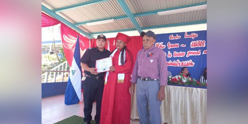 ¡Cumplen Sueño! Protagonistas de San Juan de Río Coco se gradúan de la carrera técnica en Administración