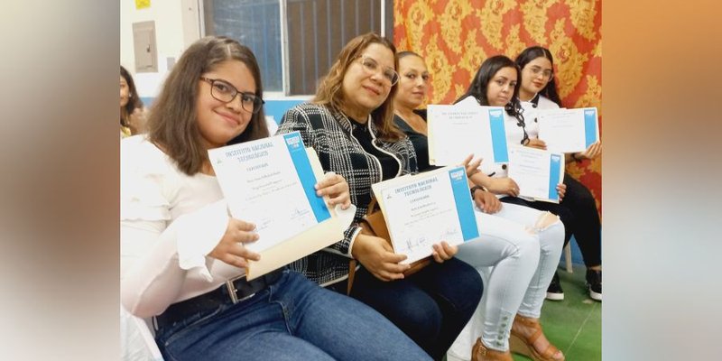 Centro Tecnológico Francisco Rivera entrega certificados a protagonistas del Programa Amor y Cursos Libres