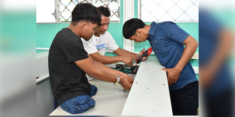 Con determinación y alegría: Argenis, el estudiante técnico que desafía barreras