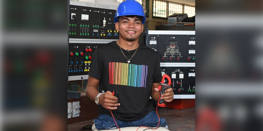 Con determinación y alegría: Argenis, el estudiante técnico que desafía barreras