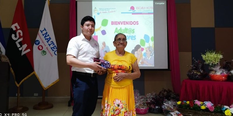 Escuela Hotel Casa Luxemburgo celebra  Día Internacional del Adulto Mayor