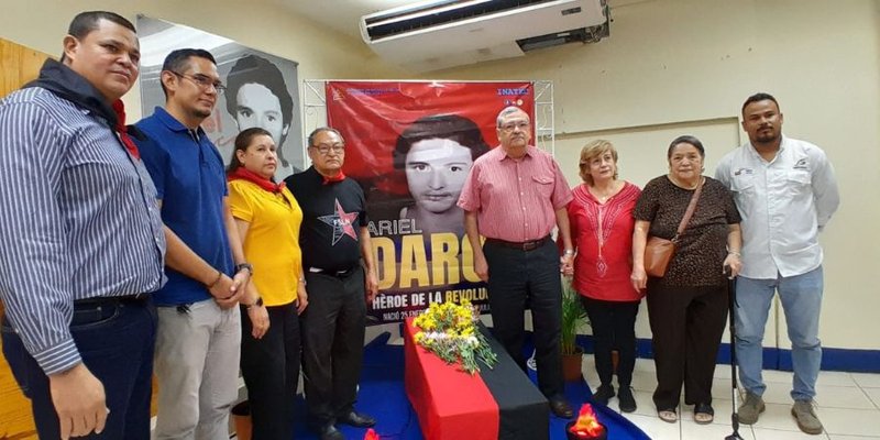 Estudiantes Técnicos conmemoran la vida y legado del héroe revolucionario Ariel Darce