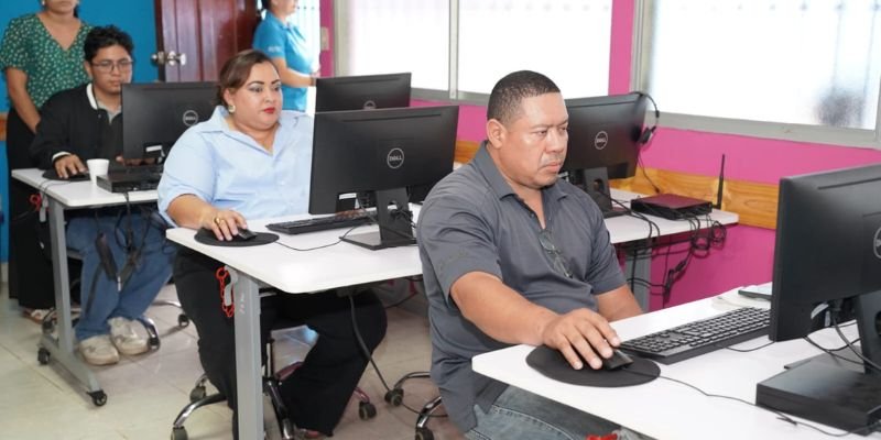 300 Servidores Públicos del Sistema Educativo Nacional Inician formación en inglés