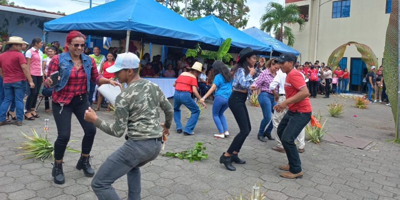 Estudiantes Técnicos se toman un receso para celebrar el Día del Agrónomo nicaragüense