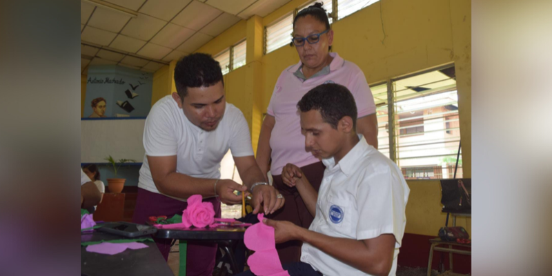Personas con Discapacidad en Chinandega se Capacitan en Montaje de Eventos